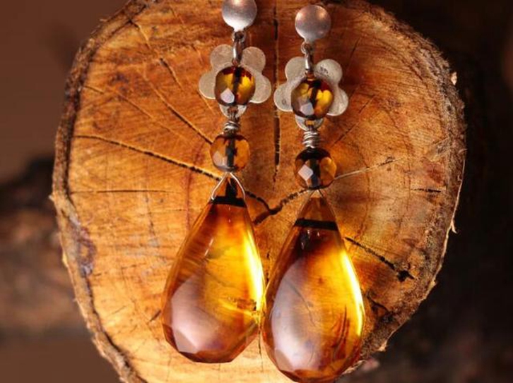 進口俄羅斯琥珀原石報關公司