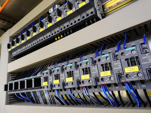 1642067612326229.jpg 斷路器進口報關(guān)公司_副本.jpg